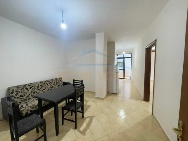 Tirane, jepet me qera apartament 1+1 Kati 1, 88 m² 300 € 