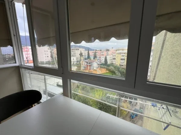Tirane, jepet me qera apartament 1+1 , 61 m² 500 € 
