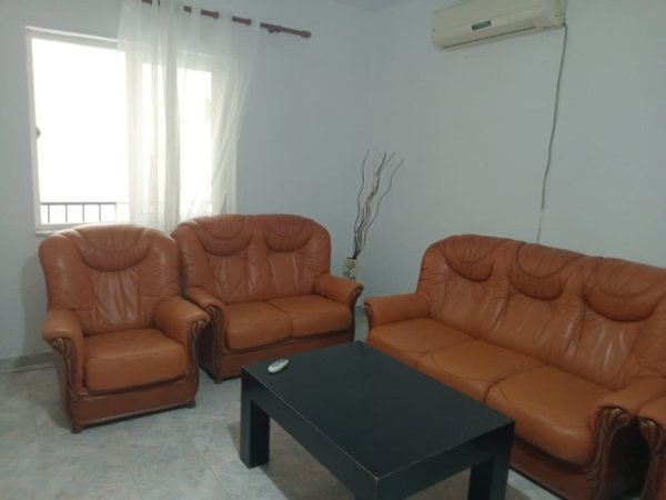 Tirane, jepet me qera apartament 2+1 Kati 1, 100 m² 450 € (ASTIR)