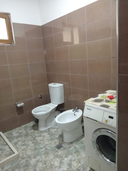 Tirane, jepet me qera apartament 2+1 Kati 1, 100 m² 450 € (ASTIR)