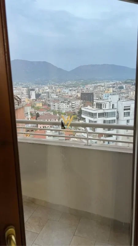 Tirane, jepet me qera apartament 1+1+Ballkon Kati 12, 60 m² 600 € (QENDER)