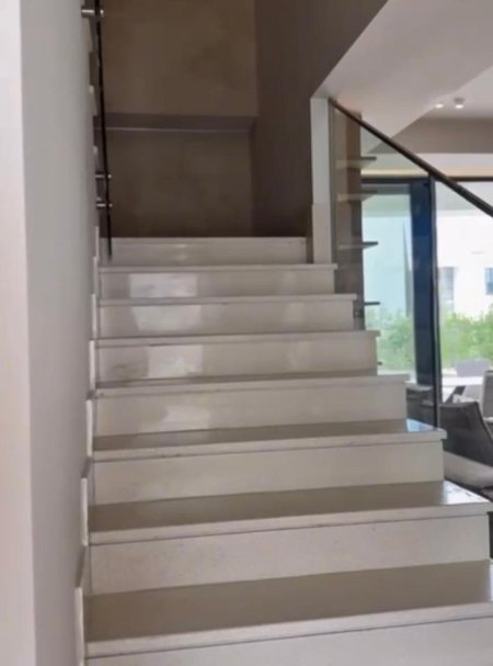 Durres, shitet Vile 5+1+Aneks Kati 0, 241 m² 1.400.000 € (gjiri lalezit)