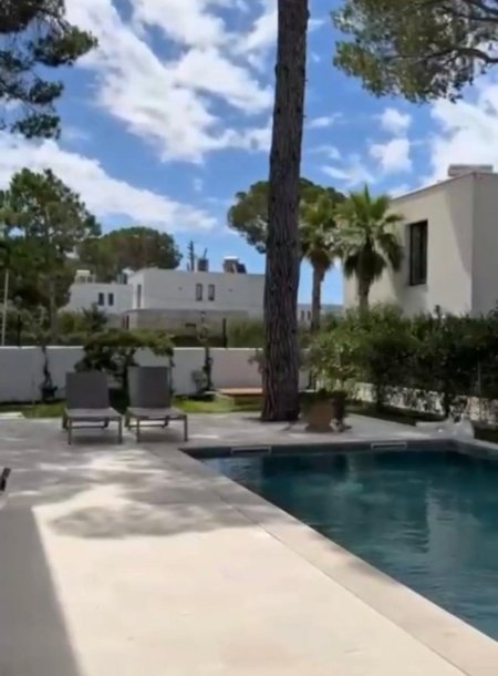 Durres, shitet Vile 5+1+Aneks Kati 0, 241 m² 1.400.000 € (gjiri lalezit)