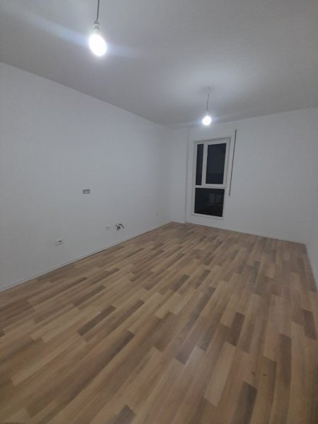 Tirane, jepet me qera apartament 1+1+Ballkon Kati 3, 65 m² 400 € (Rruga Don Bosko, Pranë Gjykates Administrative, Tiranë)