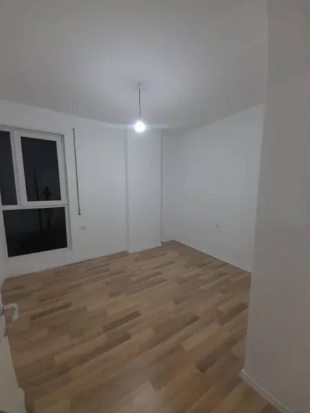 Tirane, jepet me qera apartament 1+1+Ballkon Kati 3, 65 m² 400 € (Rruga Don Bosko, Pranë Gjykates Administrative, Tiranë)