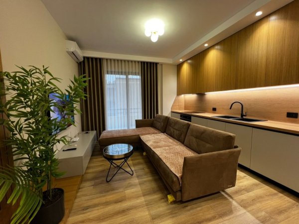 Vlore, jepet me qera apartament 1+1+Aneks+Ballkon Kati 4, 72 m² 420 € (Bulevardi Ismail Qemali, Prane Conad)
