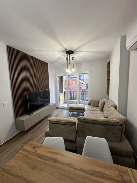 Tirane, jepet me qera apartament 1+1 Kati 2, 60 m² 700 € (Shkolla e Kuqe)