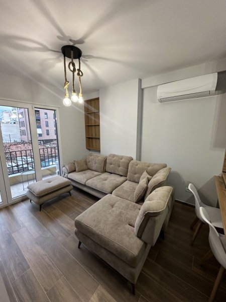 Tirane, jepet me qera apartament 1+1 Kati 2, 60 m² 700 € (Shkolla e Kuqe)