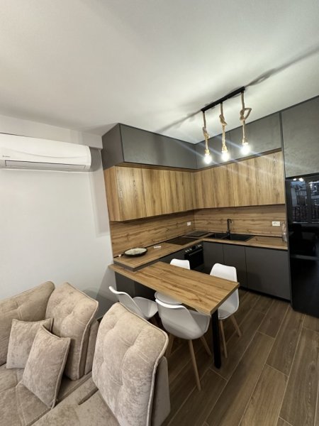 Tirane, jepet me qera apartament 1+1 Kati 2, 60 m² 700 € (Shkolla e Kuqe)