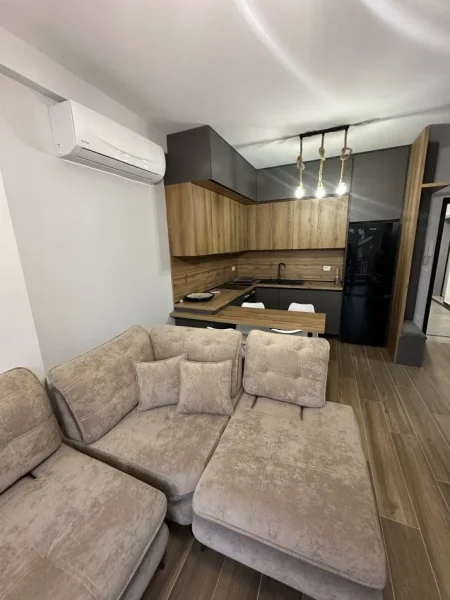 Tirane, jepet me qera apartament 1+1 Kati 2, 60 m² 700 € (Shkolla e Kuqe)