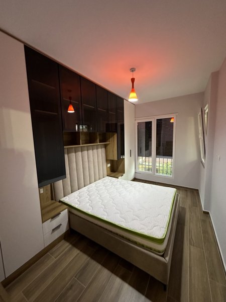 Tirane, jepet me qera apartament 1+1 Kati 2, 60 m² 700 € (Shkolla e Kuqe)