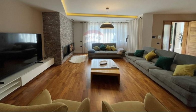 Tirane, jepet me qera Vile 4+1 Kati 2, 300 m² 4.500 € (Teg)