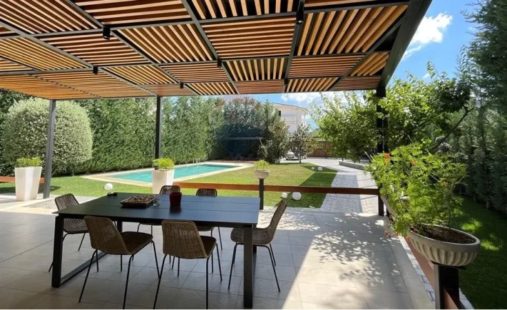 Tirane, jepet me qera Vile 4+1 Kati 2, 300 m² 4.500 € (Teg)