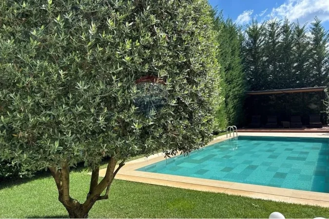 Tirane, jepet me qera Vile 4+1 Kati 2, 300 m² 4.500 € (Teg)