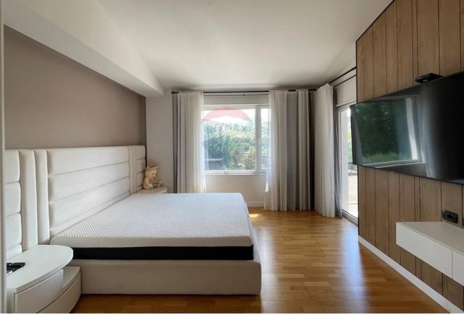 Tirane, jepet me qera Vile 4+1 Kati 2, 300 m² 4.500 € (Teg)