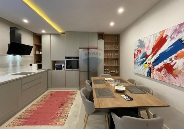 Tirane, jepet me qera Vile 4+1 Kati 2, 300 m² 4.500 € (Teg)