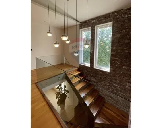 Tirane, jepet me qera Vile 4+1 Kati 2, 300 m² 4.500 € (Teg)