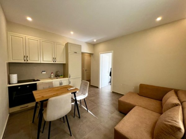 Vlore, jepet me qera apartament 1+1 Kati 2, 60 m² 300 € (Rruga Ali demi, Vlore, Prane Spitalit)