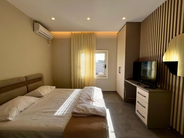 Vlore, jepet me qera apartament 1+1 Kati 2, 60 m² 300 € (Rruga Ali demi, Vlore, Prane Spitalit)