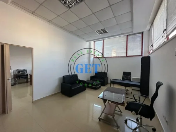 Durres, jepet me qera vetem 1 dhome 1+1 Kati 2, 300 € 