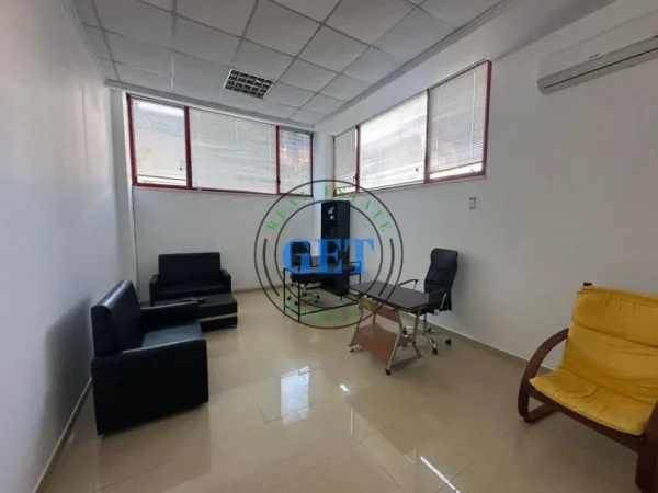 Durres, jepet me qera vetem 1 dhome 1+1 Kati 2, 300 € 