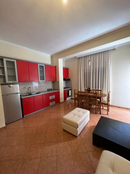 Vlore - Lungomare, jepet me qera apartament 2+1+Aneks+Ballkon Kati 2, 120 m² 450 € (Rruga Murat Terbaci, Tek Rira)