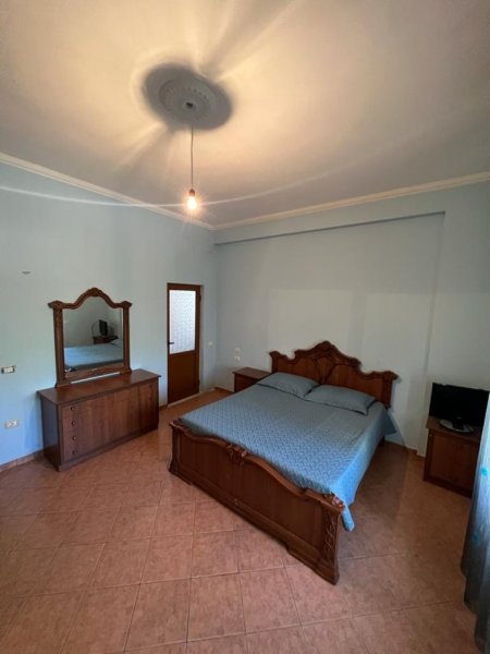 Vlore - Lungomare, jepet me qera apartament 2+1+Aneks+Ballkon Kati 2, 120 m² 450 € (Rruga Murat Terbaci, Tek Rira)