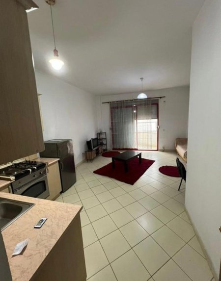 Tirane, jepet me qera apartament 1+1+Ballkon Kati 6, 65 m² 370 € 