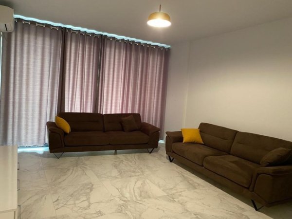 Vlore - Lungomare, jepet me qera apartament 2+1+Ballkon Kati 1, 100 m² 550 € (Rruga Murat Terbaci, Tek Regina)