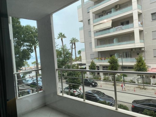 Vlore - Lungomare, jepet me qera apartament 2+1+Ballkon Kati 1, 100 m² 550 € (Rruga Murat Terbaci, Tek Regina)