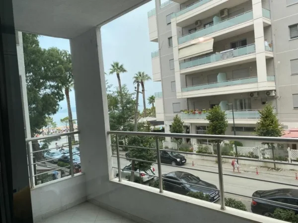 Vlore - Lungomare, jepet me qera apartament 2+1+Ballkon Kati 1, 100 m² 550 € (Rruga Murat Terbaci, Tek Regina)