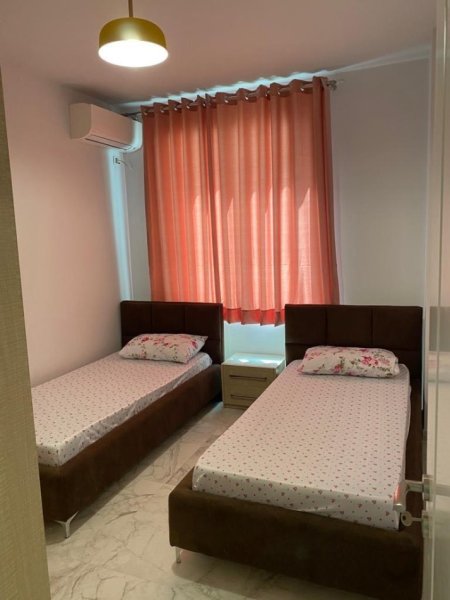 Vlore - Lungomare, jepet me qera apartament 2+1+Ballkon Kati 1, 100 m² 550 € (Rruga Murat Terbaci, Tek Regina)