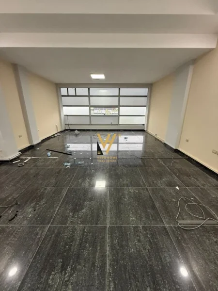 Tirane, jepet me qera ambjent biznesi Kati 1, 75 m² 600 € (ASTIR)