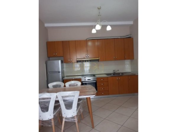 Tirane, jepet me qera 2+1 , 77 m² 600 € (kompleksi delijorgj)