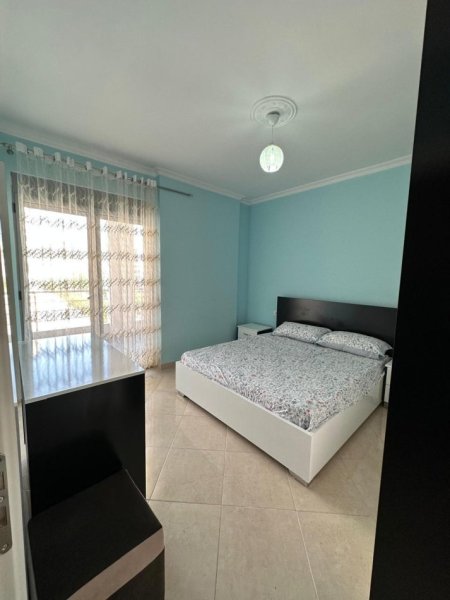 Vlore, jepet me qera apartament 2+1+Ballkon Kati 5, 100 m² 400 € (Rruga Kosova, Prane Portit)
