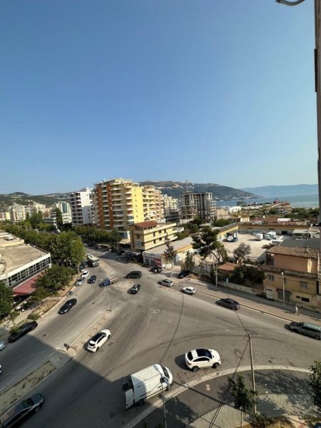 Vlore, jepet me qera apartament 2+1+Ballkon Kati 5, 100 m² 400 € (Rruga Kosova, Prane Portit)