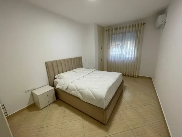 Vlore - Lungomare, jepet me qera apartament 1+1 Kati 1, 75 m² 430 € (Rruga Murat Terbaci, Tek Bar Hannover)