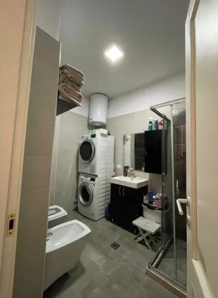 Tirane, jepet me qera apartament 1+1+Aneks+Ballkon Kati 2, 70 m² 750 € (delijorgji)