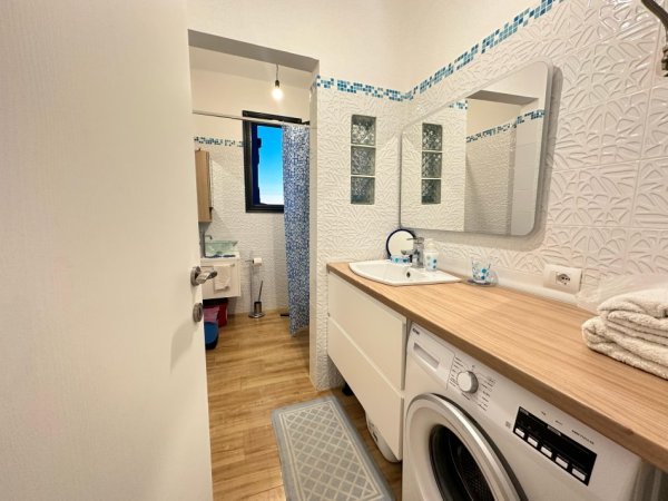 Vlore - Lungomare, jepet me qera apartament 2+1+Ballkon Kati 5, 100 m² 600 € (Rruga Murat Terbaci, Tek Bar Bonaparte)