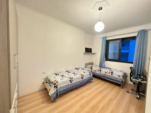 Vlore - Lungomare, jepet me qera apartament 2+1+Ballkon Kati 5, 100 m² 600 € (Rruga Murat Terbaci, Tek Bar Bonaparte)