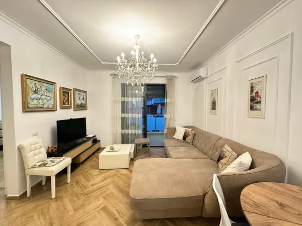 Vlore - Lungomare, jepet me qera apartament 2+1+Ballkon Kati 5, 100 m² 600 € (Rruga Murat Terbaci, Tek Bar Bonaparte)