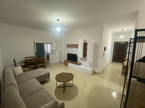 Vlore, jepet me qera apartament 1+1 Kati 5, 70 m² 300 € (Rruga Gjergj kastrioti, tek Bar motta.)
