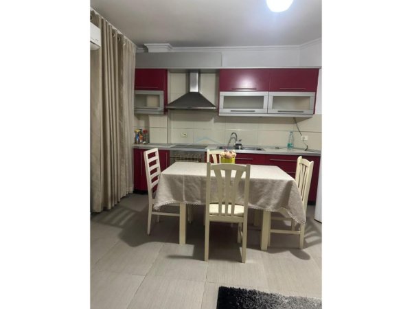 Tirane, jepet me qera apartament 2+1+Ballkon Kati 2, 88 m² 600 € 