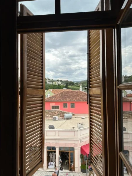 Vlore, jepet me qera apartament 1+1 Kati 3, 60 m² 280 € (Rruga Perlat Rexhepi, Tek Qyteti i Vjeter)