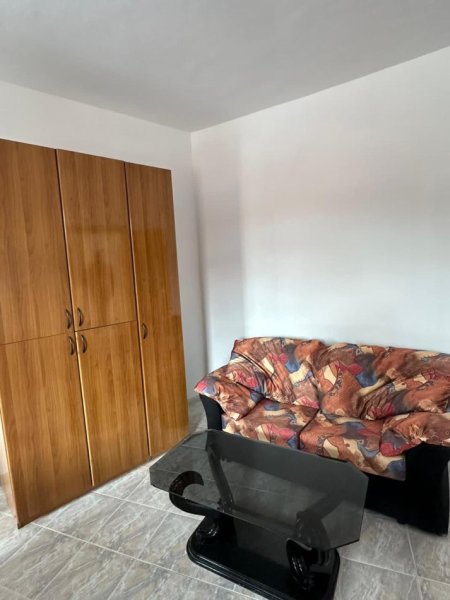 Vlore, jepet me qera apartament 1+1 Kati 3, 60 m² 280 € (Rruga Perlat Rexhepi, Tek Qyteti i Vjeter)