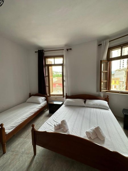 Vlore, jepet me qera apartament 1+1 Kati 3, 60 m² 280 € (Rruga Perlat Rexhepi, Tek Qyteti i Vjeter)