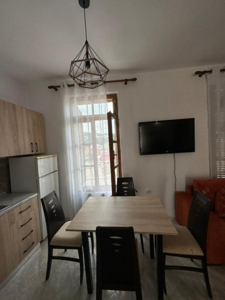 Vlore, jepet me qera apartament 1+1 Kati 3, 60 m² 280 € (Rruga Perlat Rexhepi, Tek Qyteti i Vjeter)