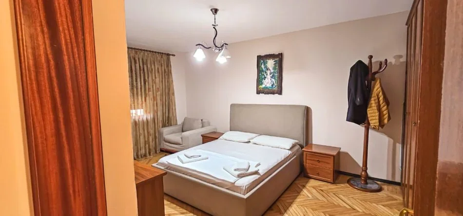 Tirane, jepet me qera apartament 2+1+Aneks+Ballkon Kati 3, 80 m² 700 € 