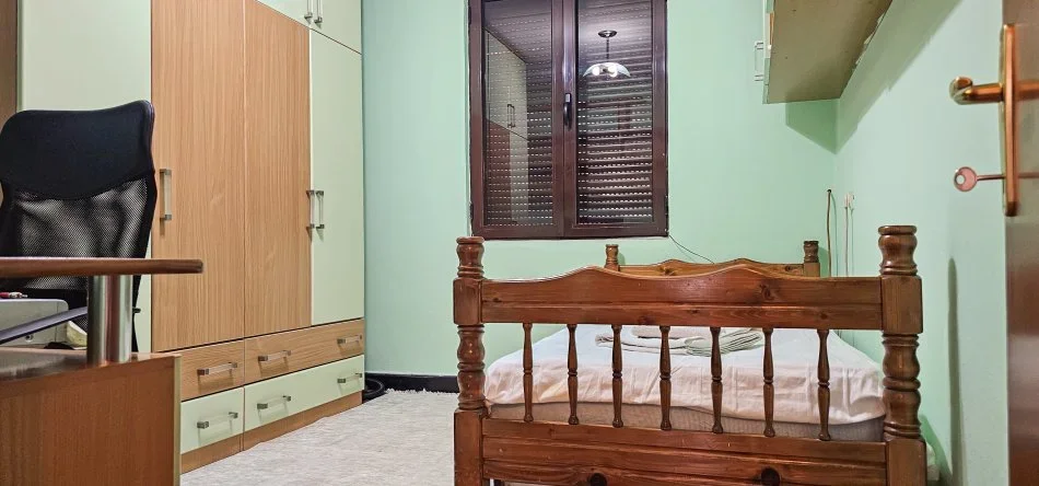 Tirane, jepet me qera apartament 2+1+Aneks+Ballkon Kati 3, 80 m² 700 € 