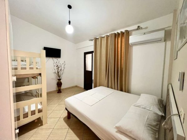 Vlore, jepet me qera apartament 1+1 Kati 4, 55 m² 300 € (rr. sazani, tek Real Hotel)